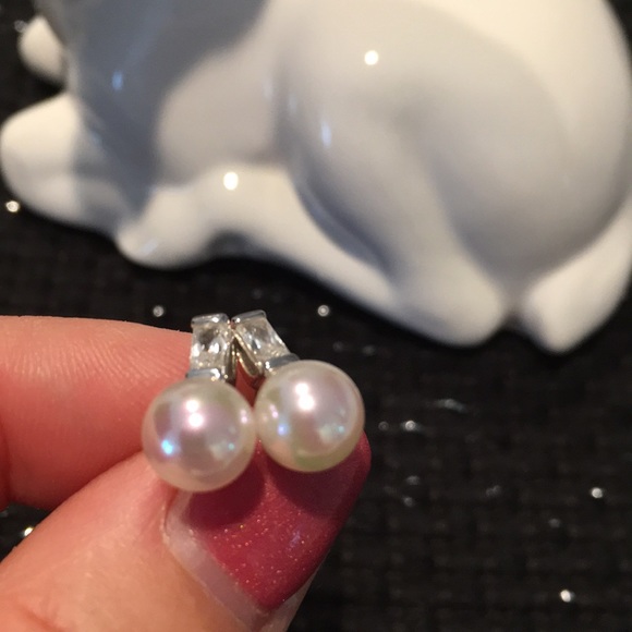 New! Kiera Couture Pearl Earrings - Picture 3 of 15